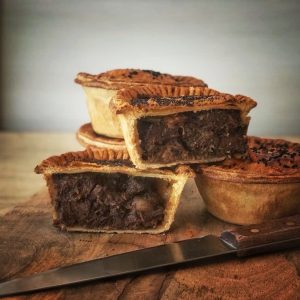 Gourmet beef and mushroom pie (1 serve)