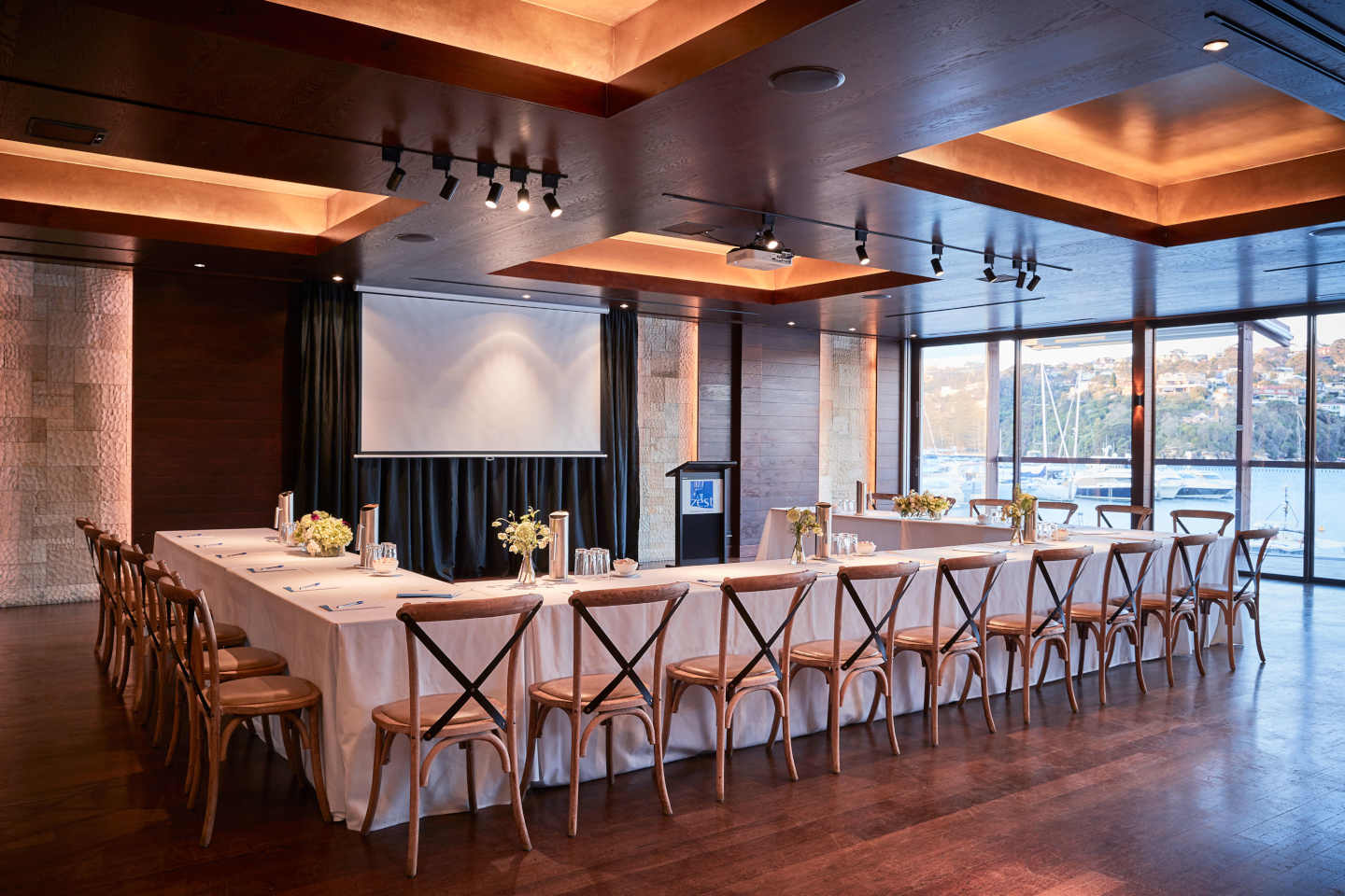 EVENTS. OFFSITES. CONFERENCES. TEAM BUILDING