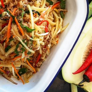 Spicy green papaya and rice noodle salad (2 Serves)
