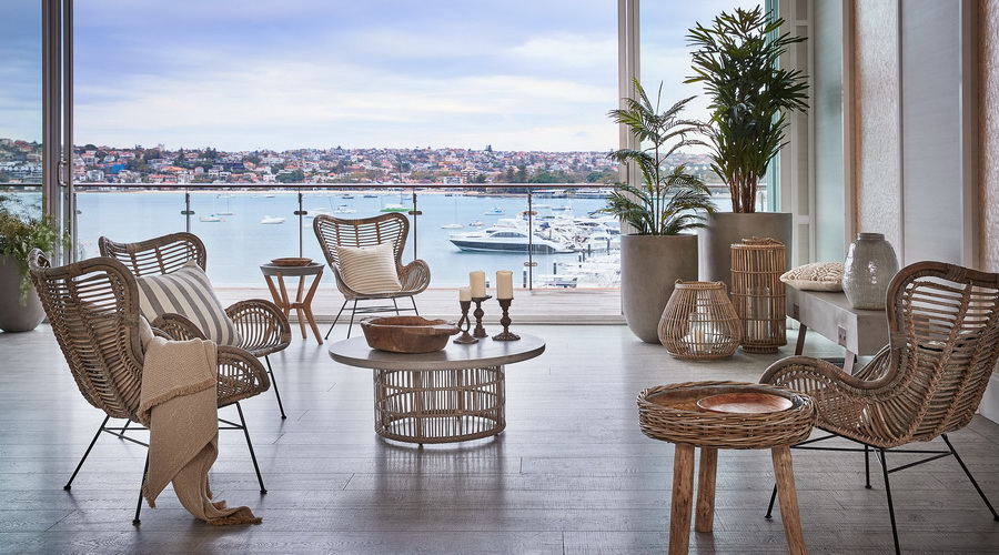 RELAXED LUXURY BY THE WATER